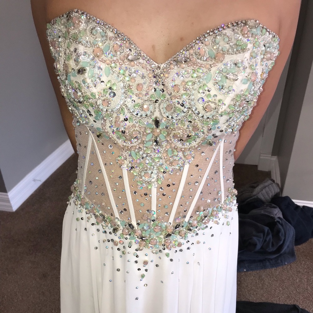 White prom dress size 6